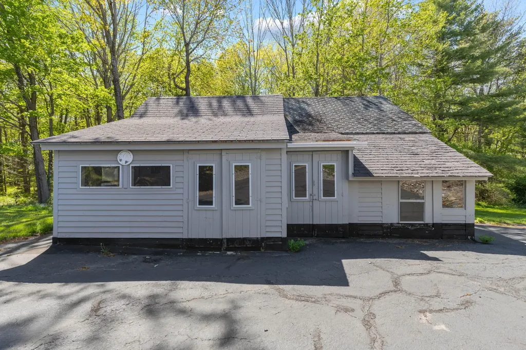 39 Oak Ridge Drive Standish ME 04084