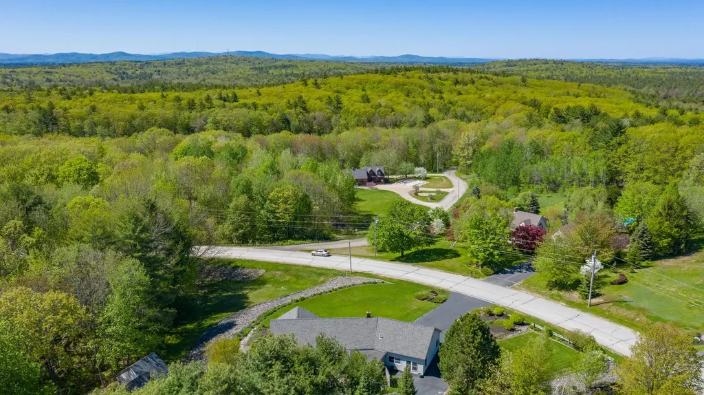 39 Oak Ridge Drive Standish ME 04084