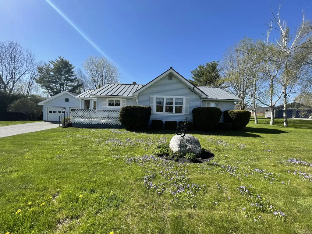 30 Billings Road Hermon ME 04401
