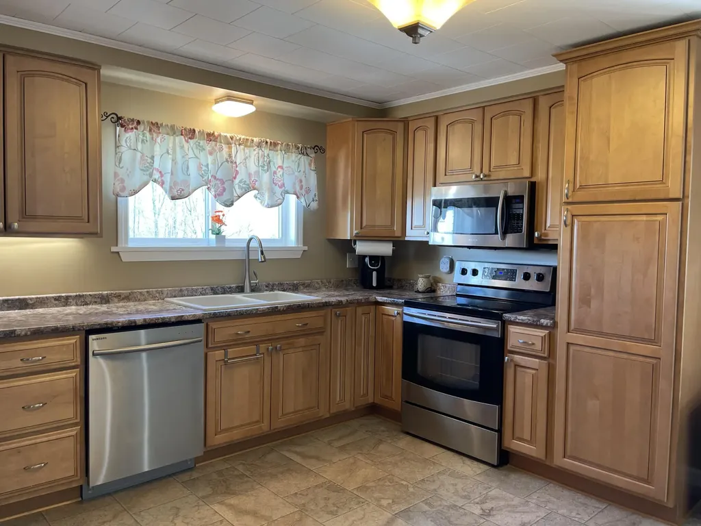 30 Billings Road Hermon ME 04401