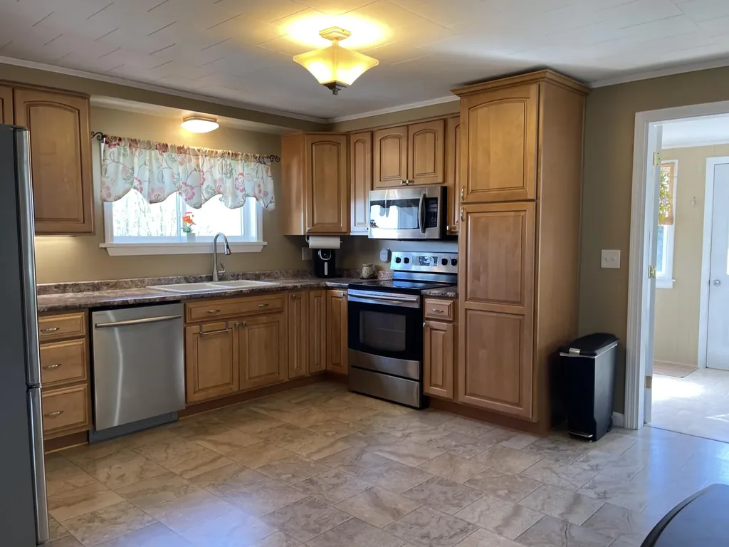 30 Billings Road Hermon ME 04401