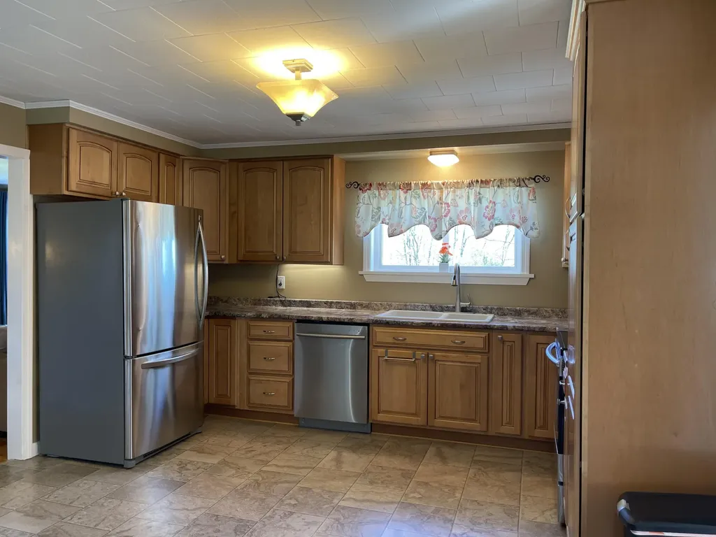 30 Billings Road Hermon ME 04401