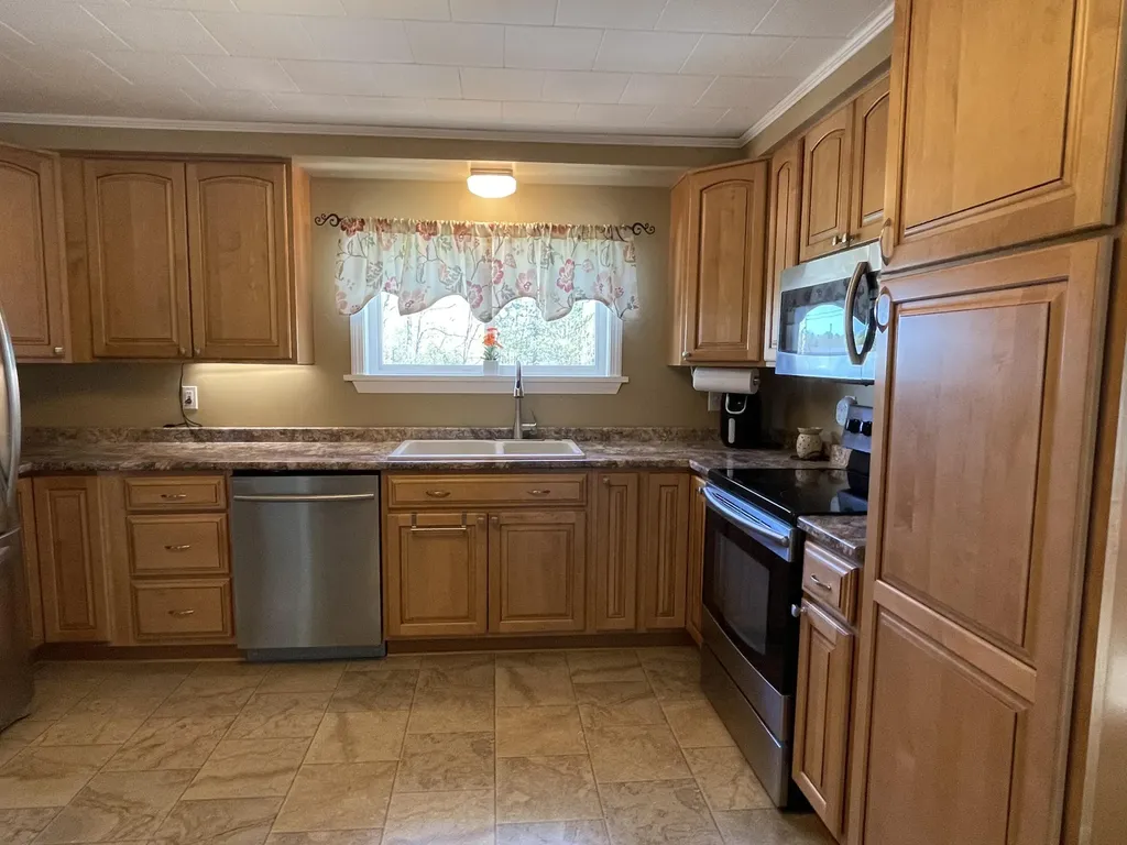 30 Billings Road Hermon ME 04401