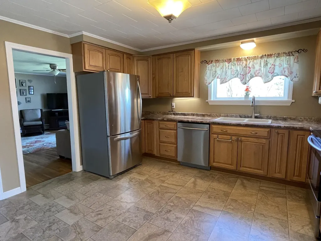 30 Billings Road Hermon ME 04401