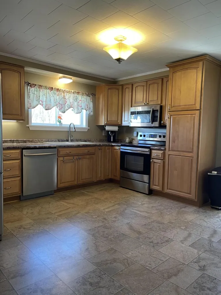 30 Billings Road Hermon ME 04401