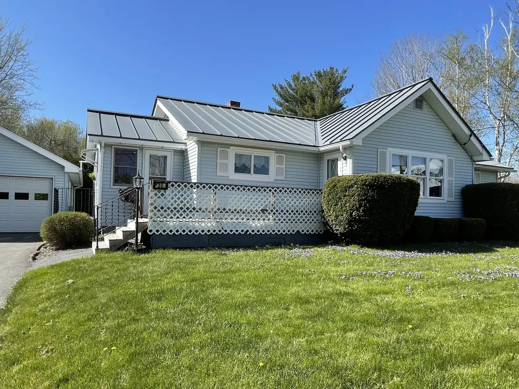 30 Billings Road Hermon ME 04401