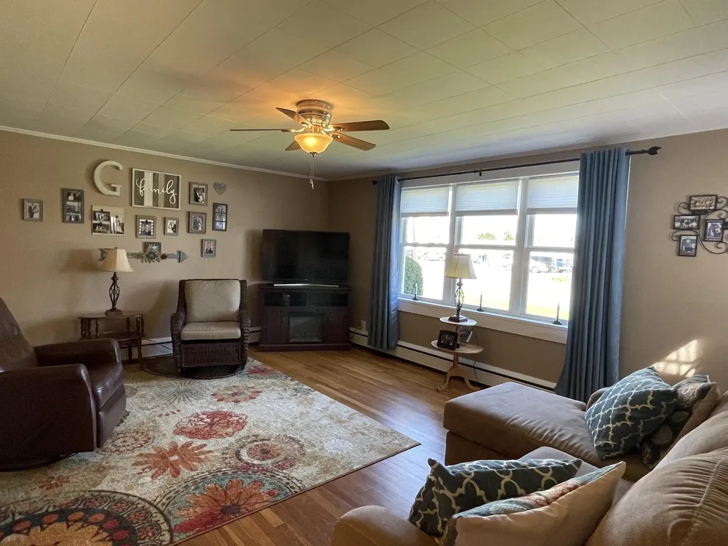 30 Billings Road Hermon ME 04401