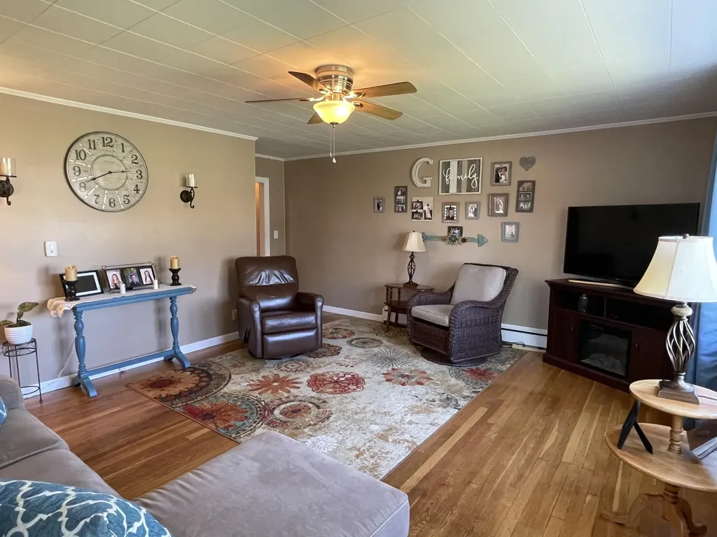 30 Billings Road Hermon ME 04401