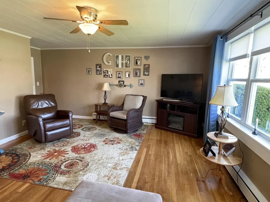 30 Billings Road Hermon ME 04401