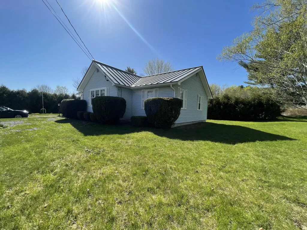 30 Billings Road Hermon ME 04401