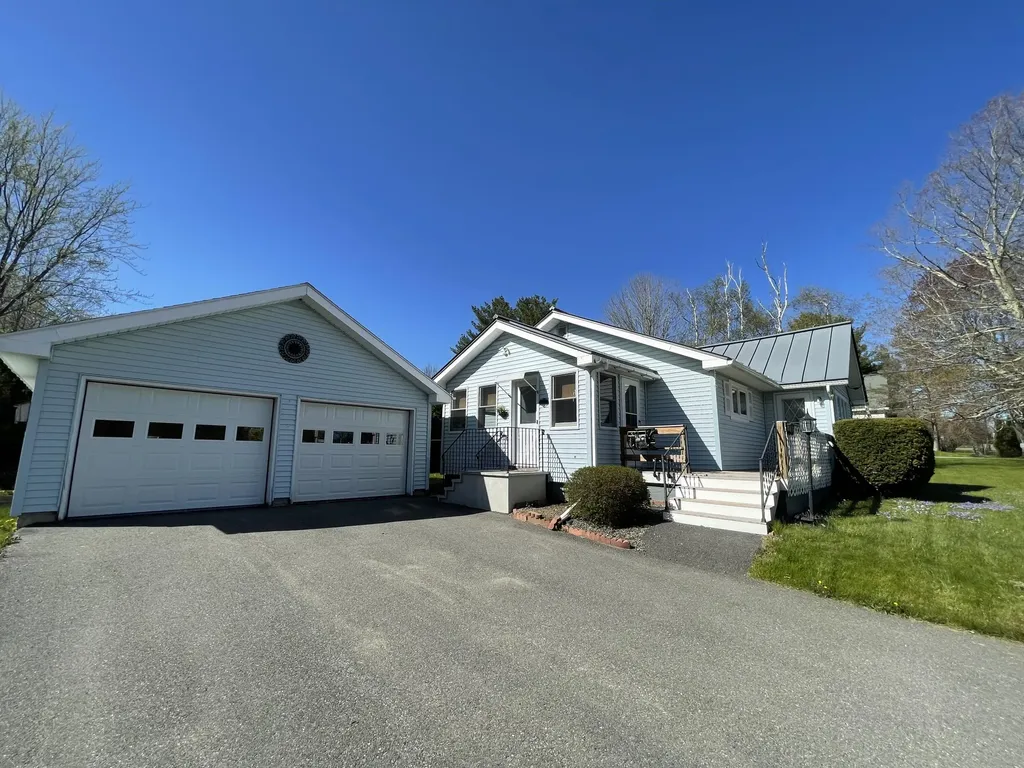 30 Billings Road Hermon ME 04401