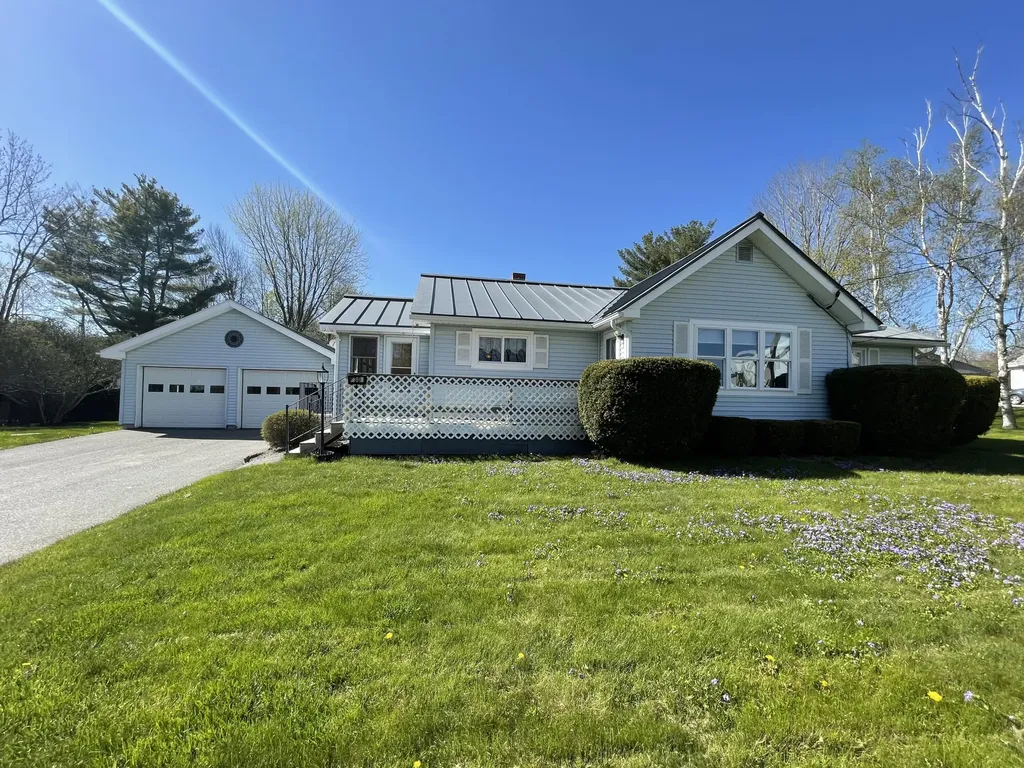 30 Billings Road Hermon ME 04401