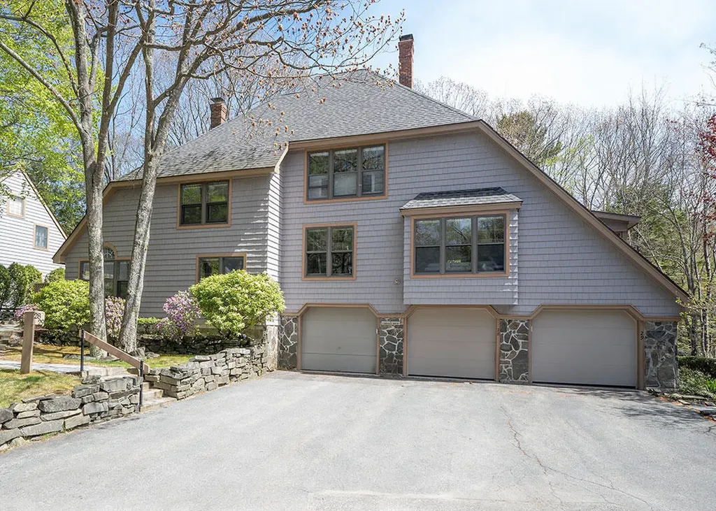 28 Merrimac Place Cape Elizabeth ME 04107