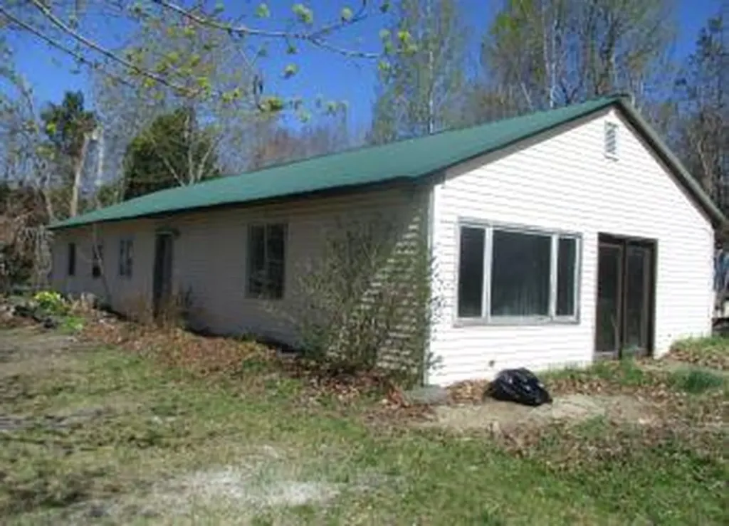 15 Merryman Road Glenburn ME 04401