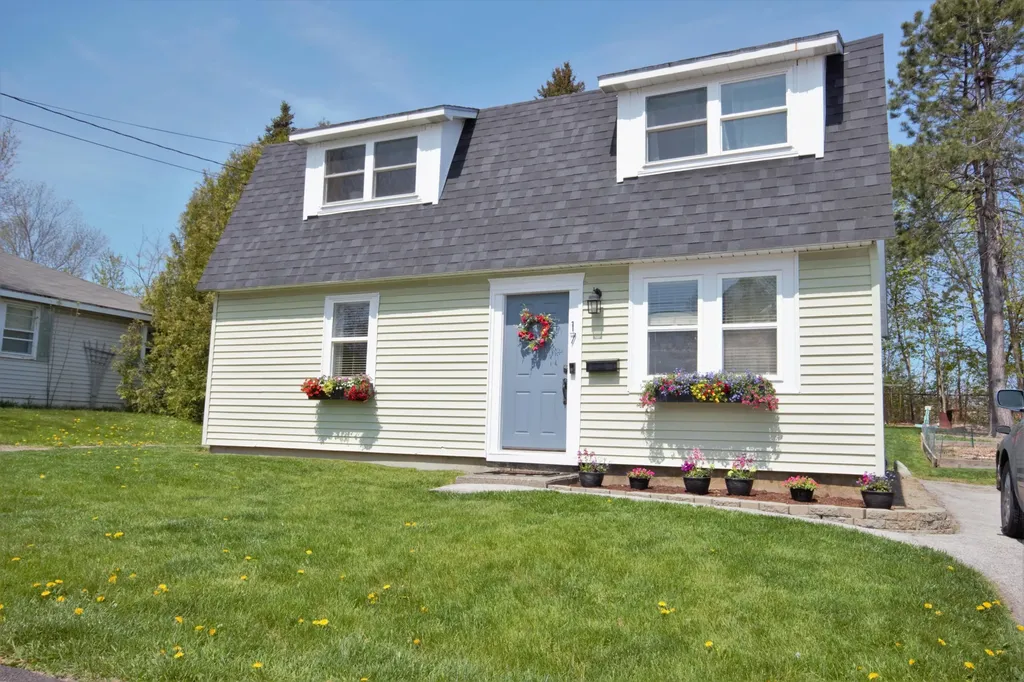 17 Falvey Street Bangor ME 04401