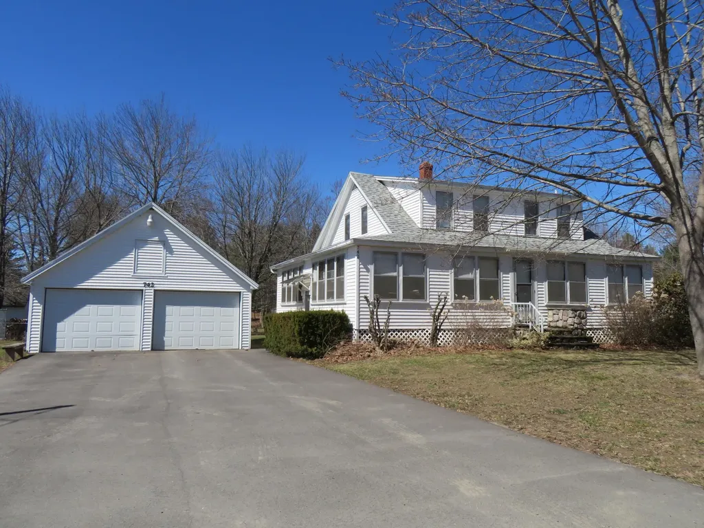 742 Essex Street Bangor ME 04401