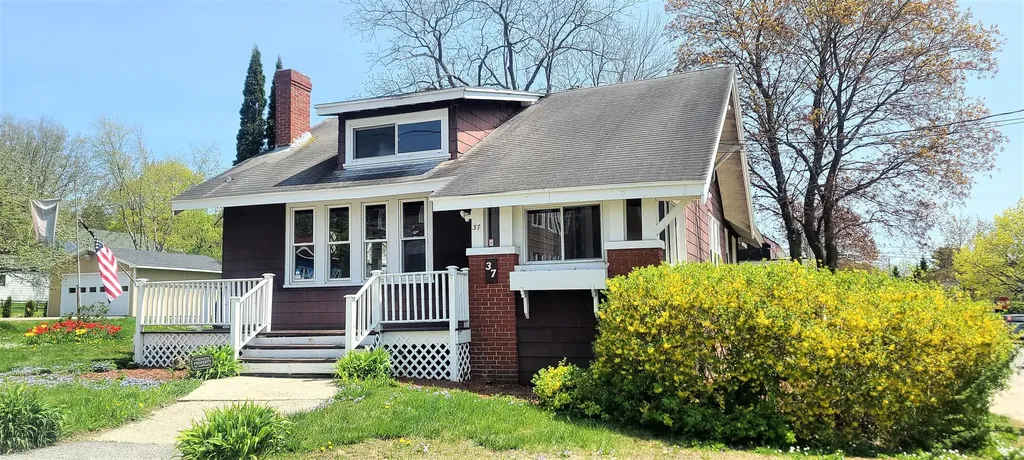 37 Acadia Avenue Lewiston ME 04240