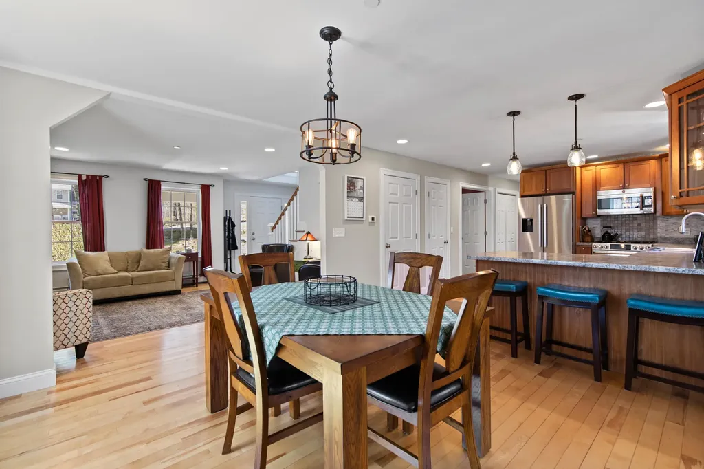 20 Acorn Ridge Road Freeport ME 04032