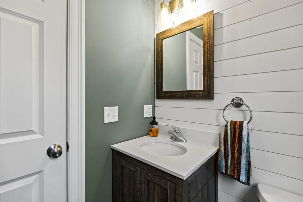 20 Acorn Ridge Road Freeport ME 04032