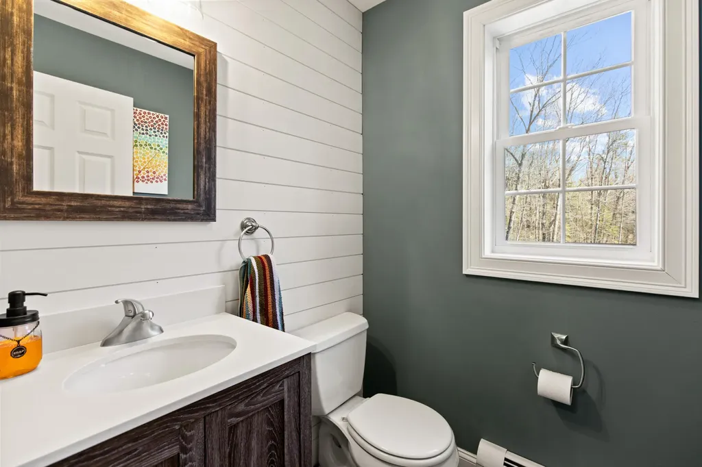 20 Acorn Ridge Road Freeport ME 04032