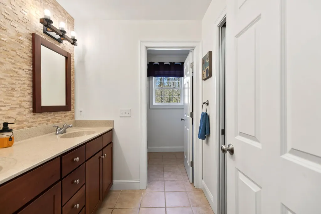 20 Acorn Ridge Road Freeport ME 04032