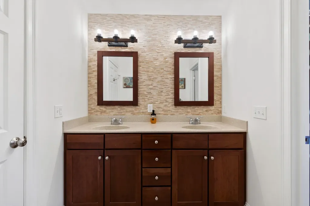 20 Acorn Ridge Road Freeport ME 04032