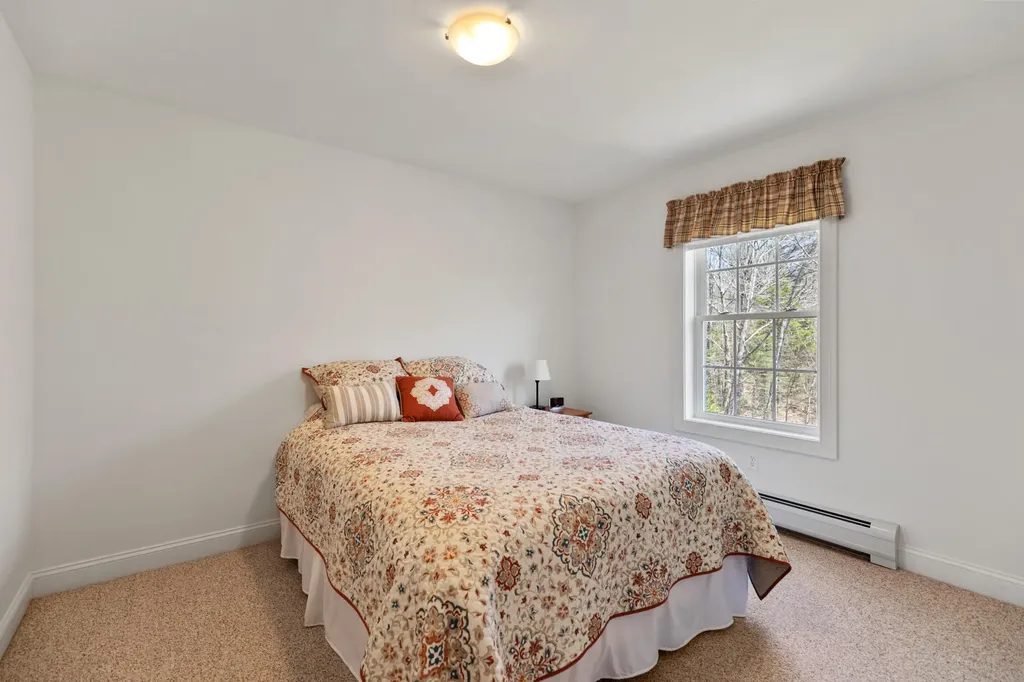 20 Acorn Ridge Road Freeport ME 04032