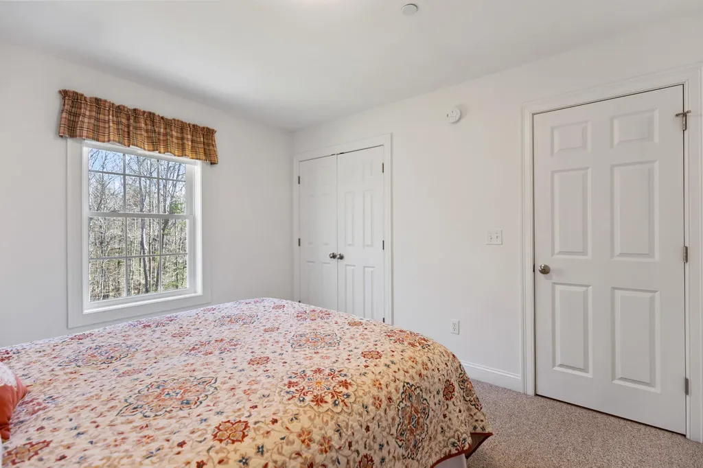 20 Acorn Ridge Road Freeport ME 04032
