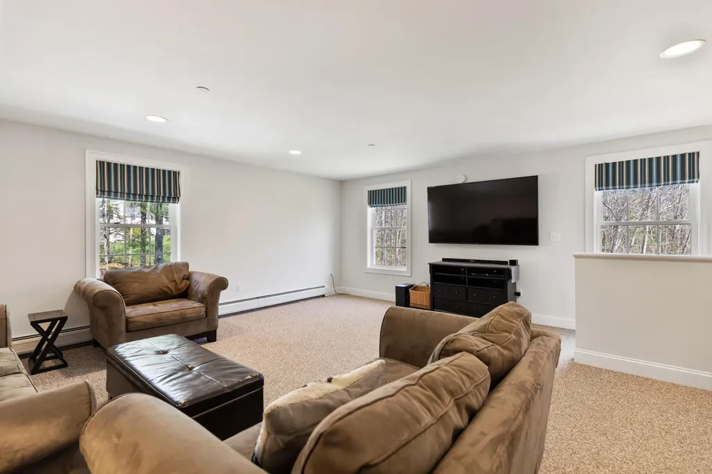 20 Acorn Ridge Road Freeport ME 04032