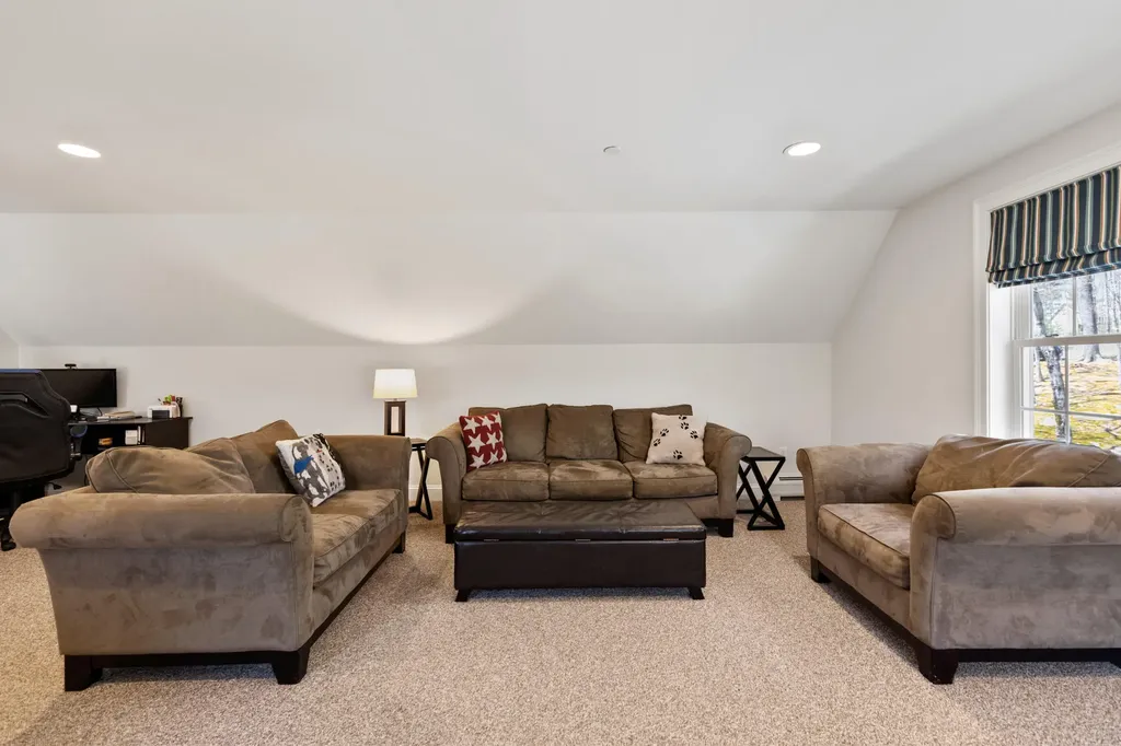 20 Acorn Ridge Road Freeport ME 04032