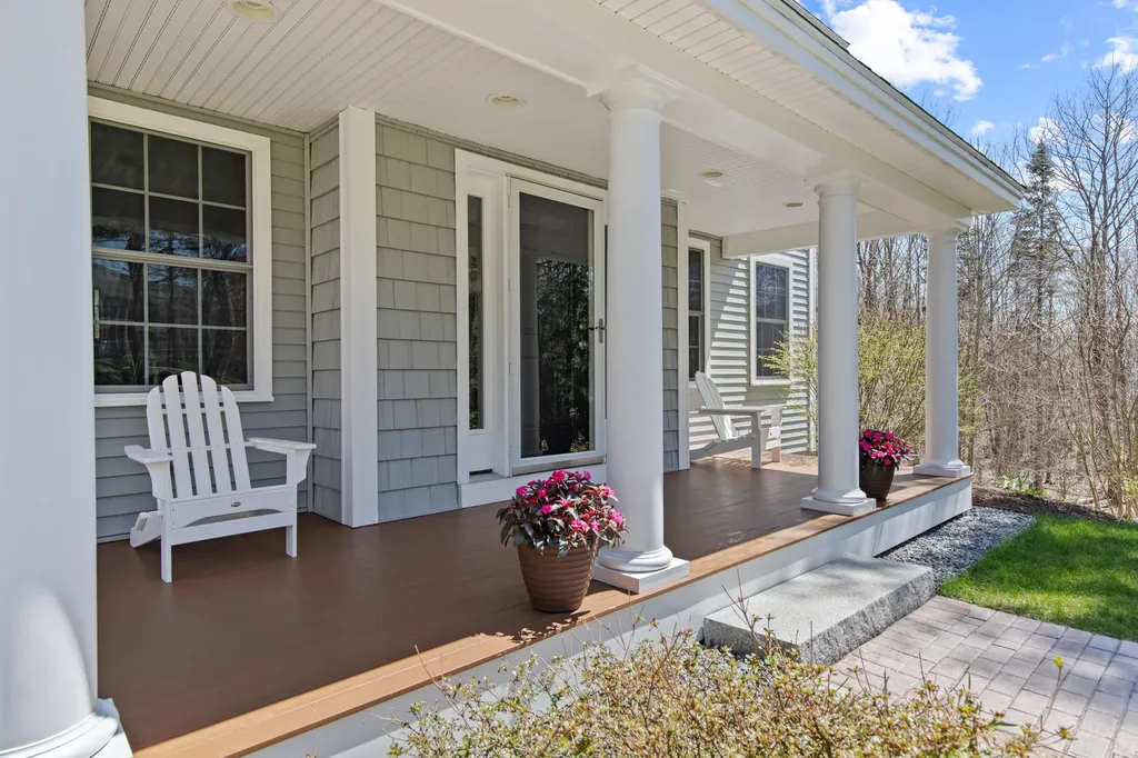 20 Acorn Ridge Road Freeport ME 04032