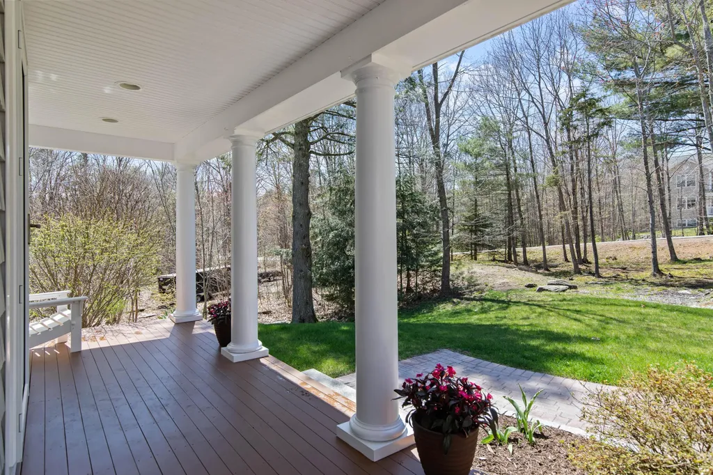 20 Acorn Ridge Road Freeport ME 04032