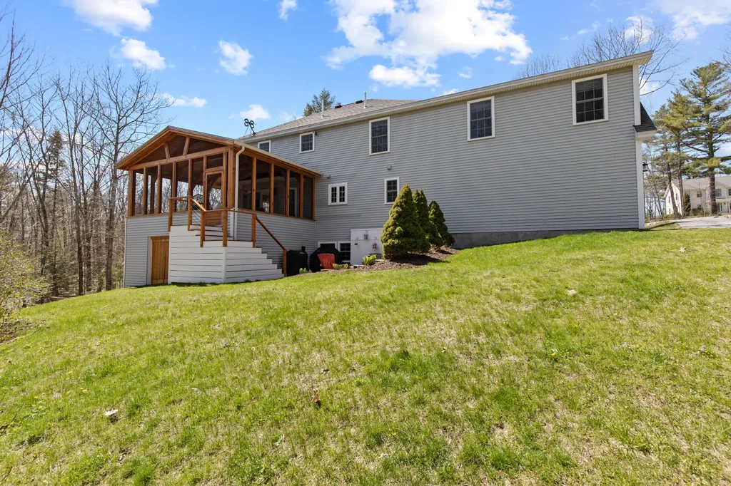 20 Acorn Ridge Road Freeport ME 04032