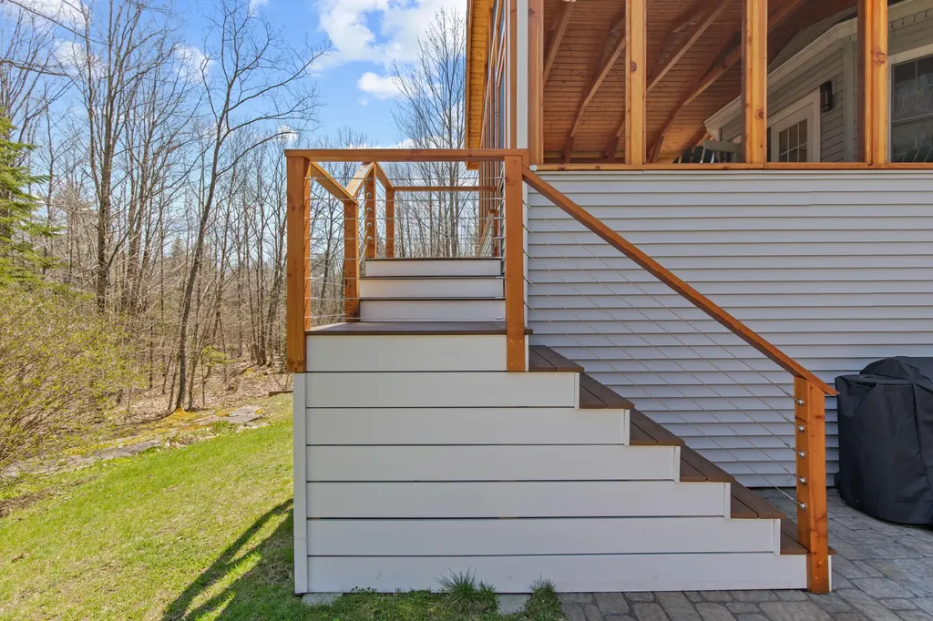 20 Acorn Ridge Road Freeport ME 04032