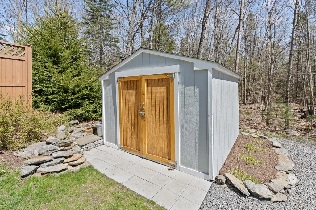 20 Acorn Ridge Road Freeport ME 04032