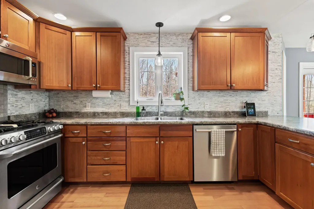 20 Acorn Ridge Road Freeport ME 04032