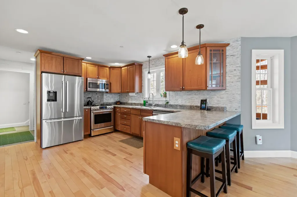 20 Acorn Ridge Road Freeport ME 04032
