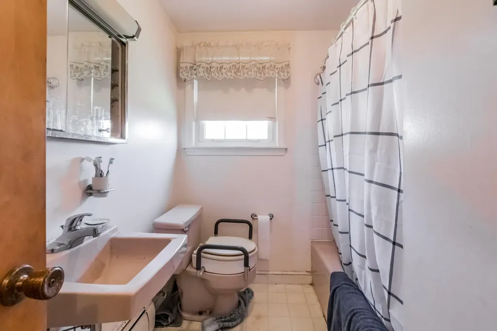 27 Samuel Road Portland ME 04103