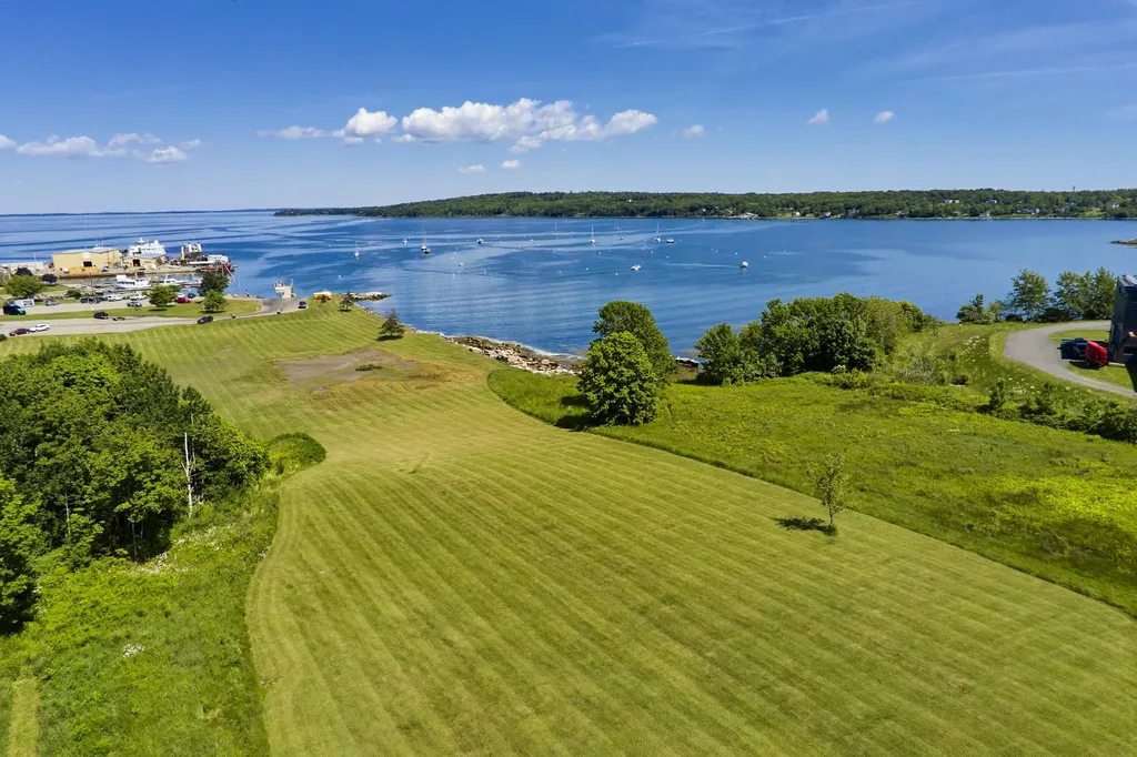 20 Gamage Lane Rockland ME 04841