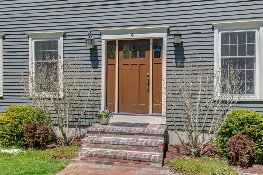 4 Tanglewood Circle Scarborough ME 04074