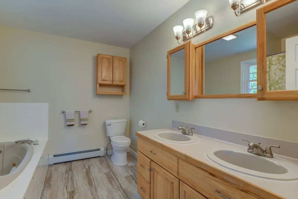 4 Tanglewood Circle Scarborough ME 04074