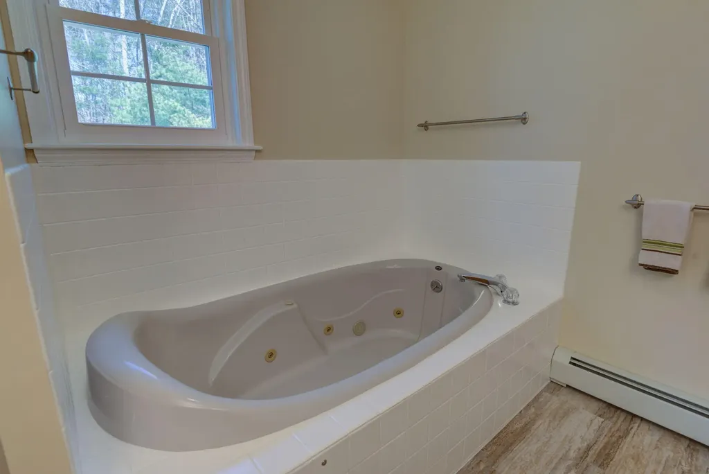 4 Tanglewood Circle Scarborough ME 04074