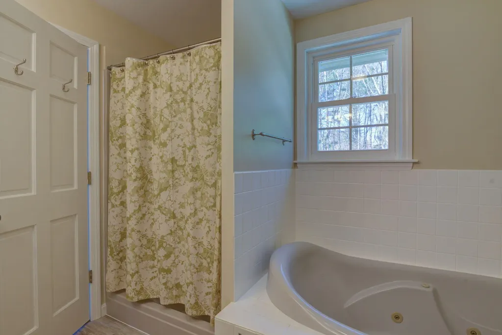 4 Tanglewood Circle Scarborough ME 04074