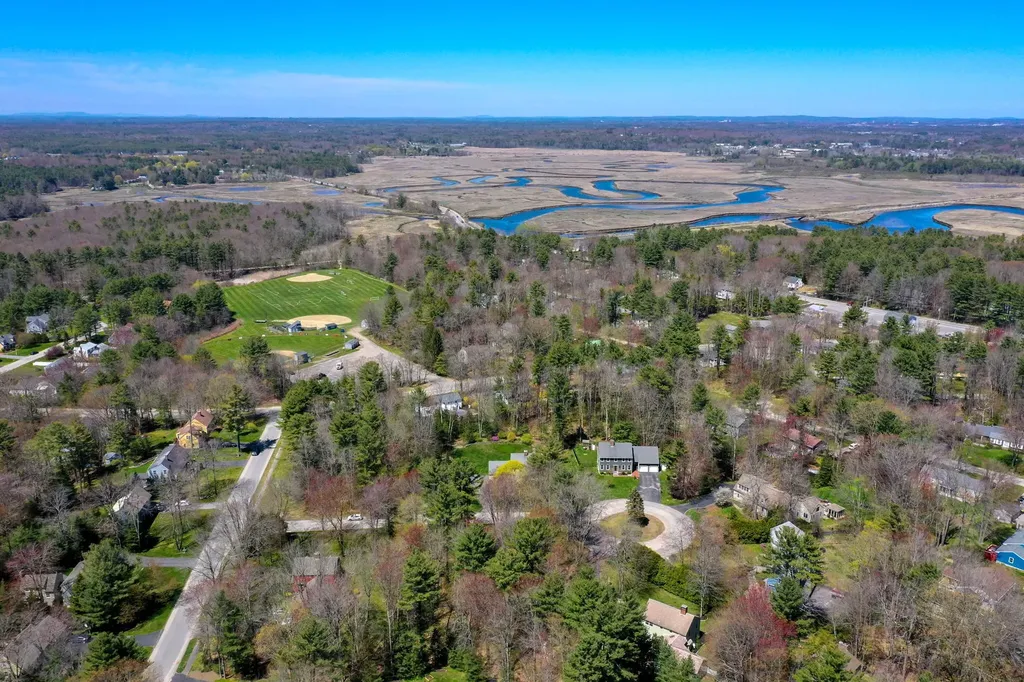 4 Tanglewood Circle Scarborough ME 04074