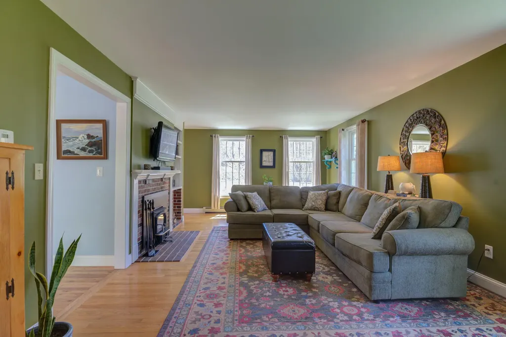 4 Tanglewood Circle Scarborough ME 04074