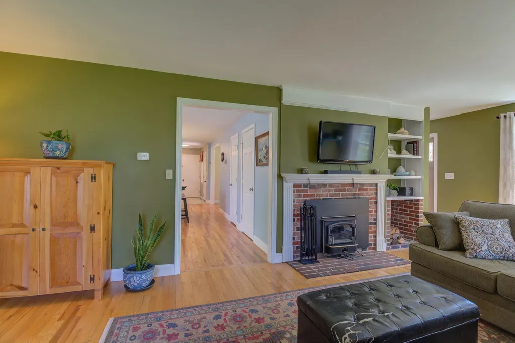 4 Tanglewood Circle Scarborough ME 04074