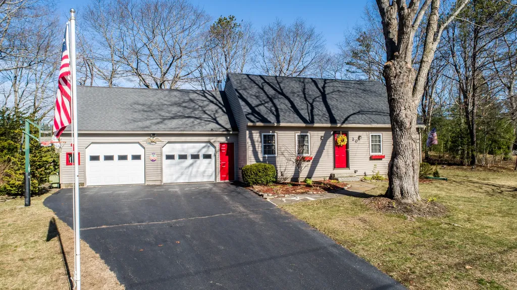 20 Woodside Drive Kennebunk ME 04043