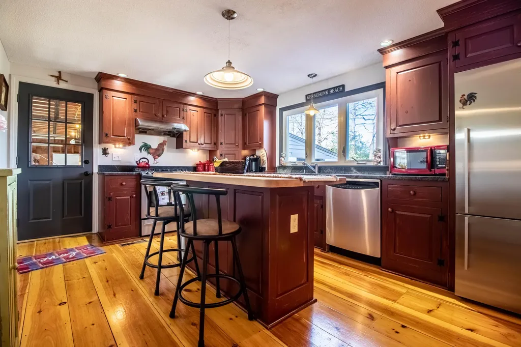 20 Woodside Drive Kennebunk ME 04043