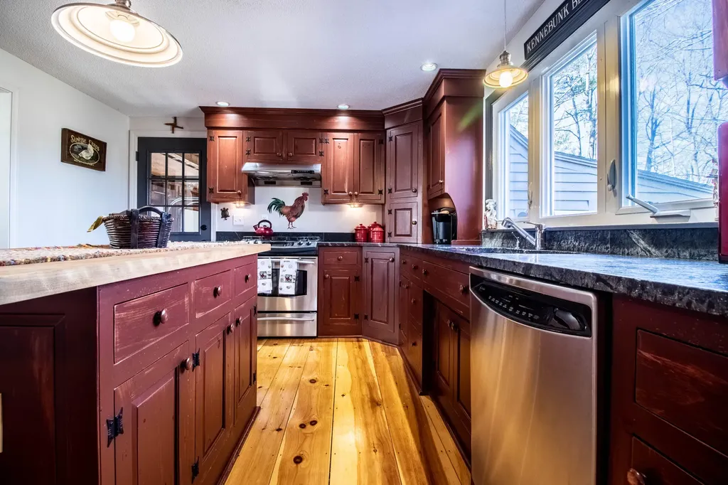 20 Woodside Drive Kennebunk ME 04043