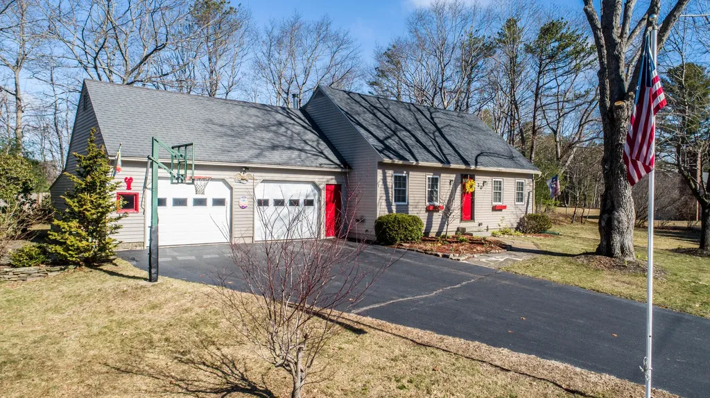20 Woodside Drive Kennebunk ME 04043
